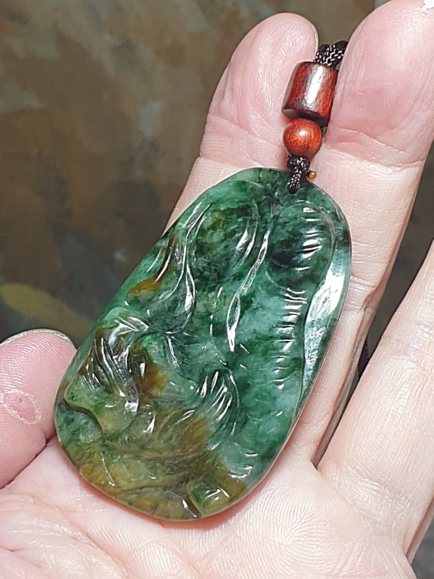 Premium Type A Jadeite yellowish & bluish green Tiger pendant (with certificate) 精品翡翠蓝绿油绿带黄翡老虎吊坠(带证书)