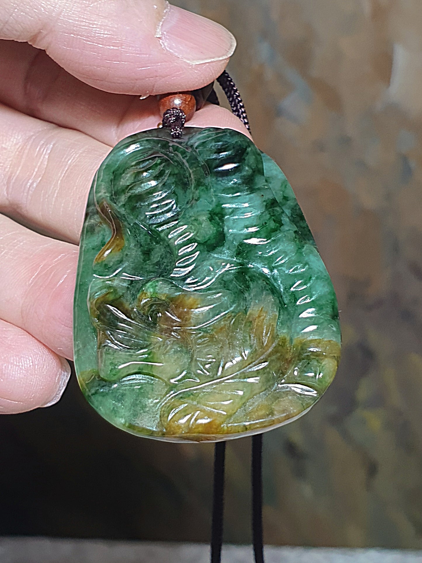 Premium Type A Jadeite yellowish & bluish green Tiger pendant (with certificate) 精品翡翠蓝绿油绿带黄翡老虎吊坠(带证书)