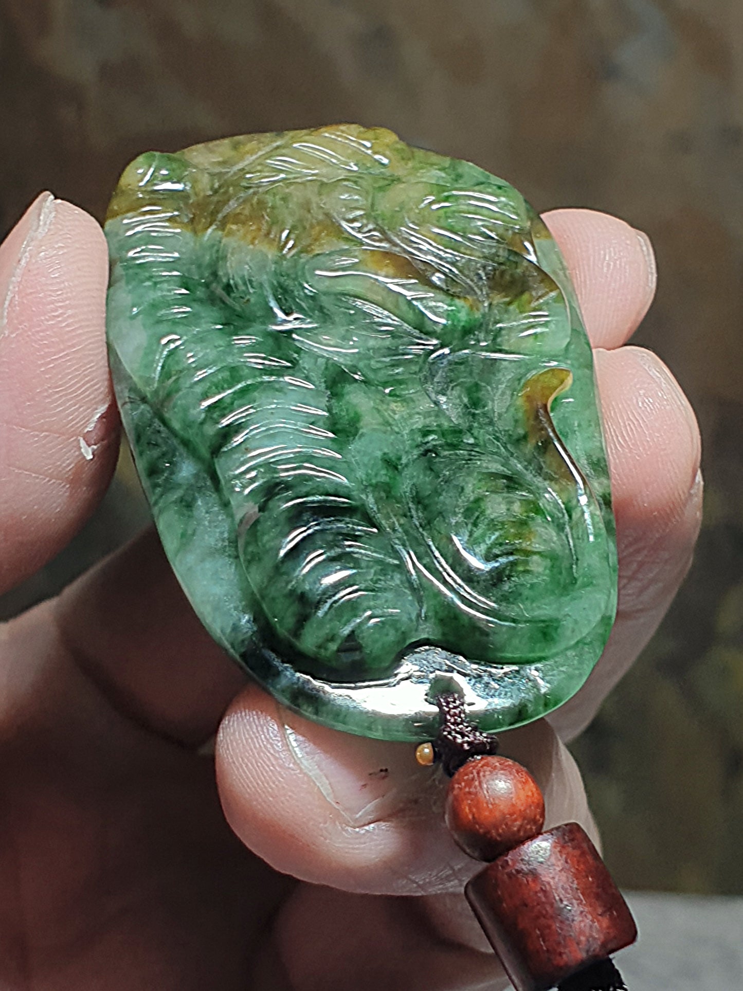 Premium Type A Jadeite yellowish & bluish green Tiger pendant (with certificate) 精品翡翠蓝绿油绿带黄翡老虎吊坠(带证书)