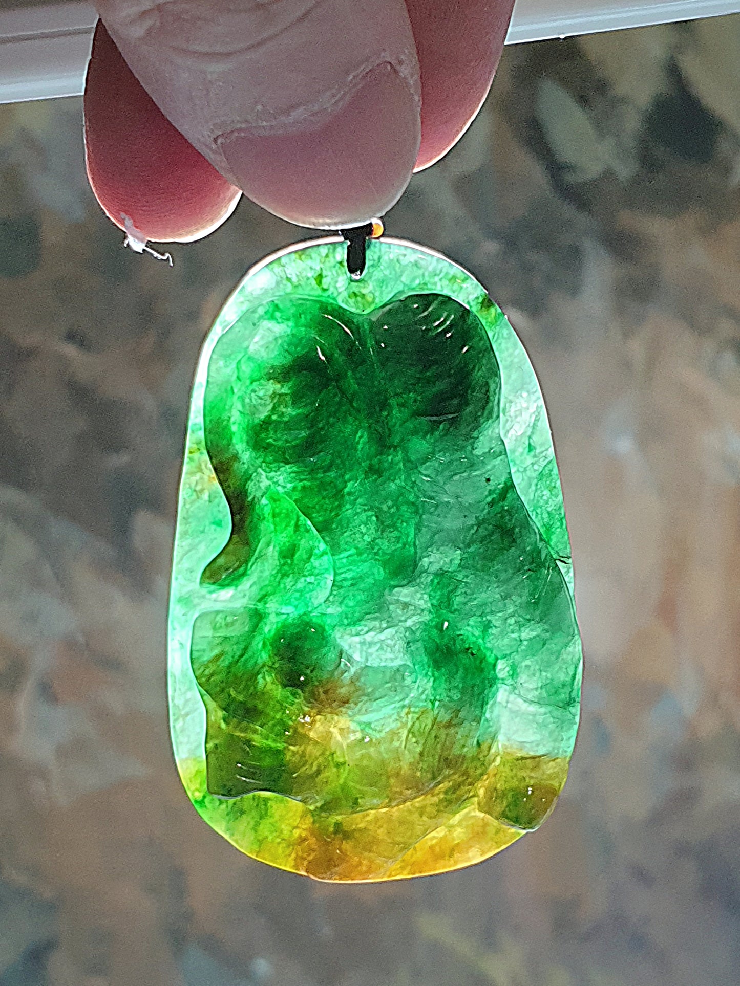Premium Type A Jadeite yellowish & bluish green Tiger pendant (with certificate) 精品翡翠蓝绿油绿带黄翡老虎吊坠(带证书)