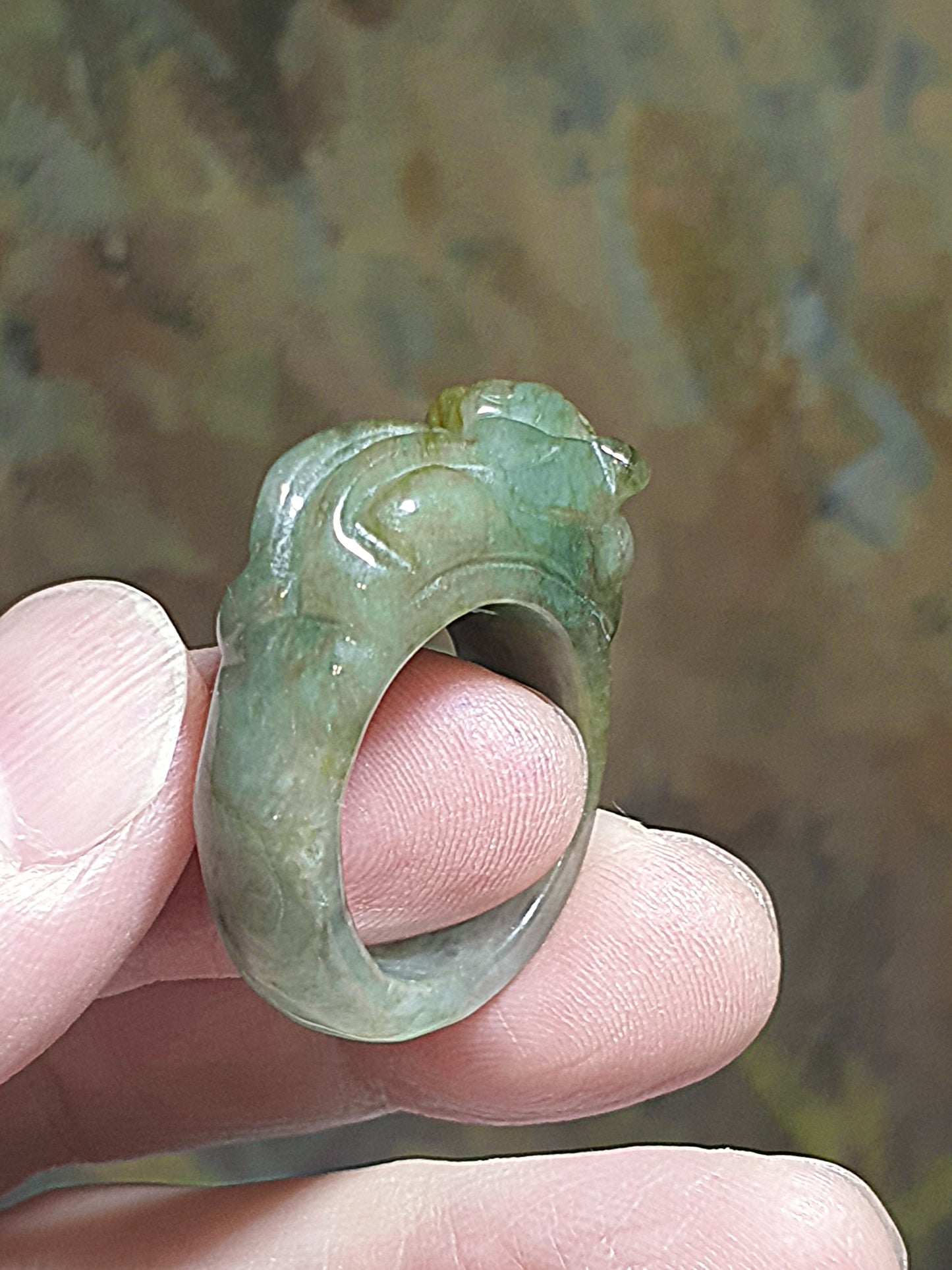 20mm Type A Jadeite yellowish greenish big Pi Xiu Jade ring/thumb ring (with certificate) 20毫米翡翠浅绿带黄翡貔貅大戒指/扳指(带证书)