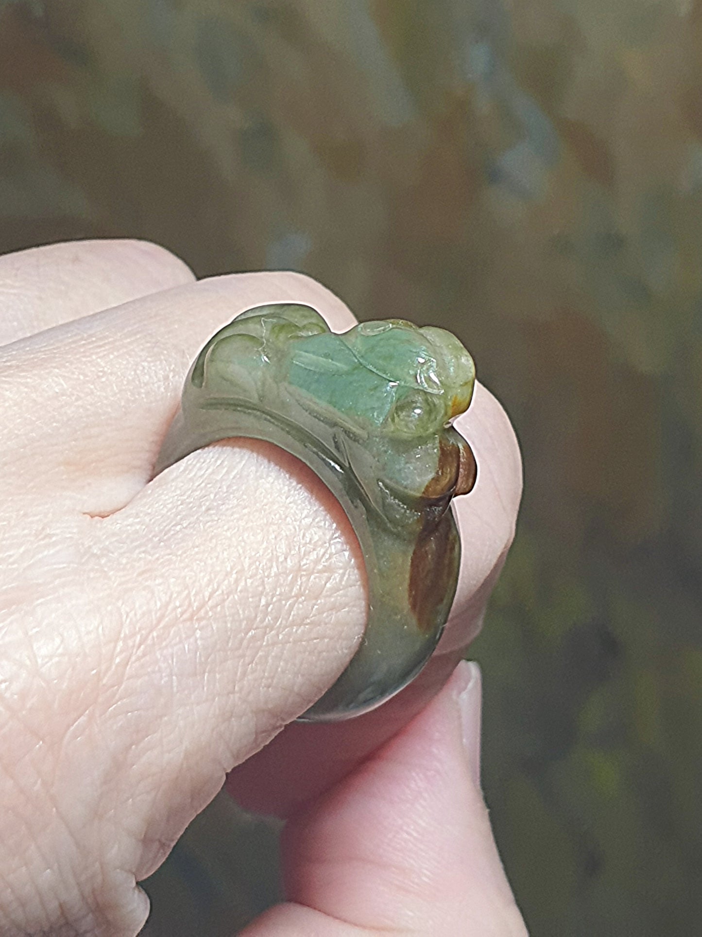 20mm Type A Jadeite yellowish greenish big Pi Xiu Jade ring/thumb ring (with certificate) 20毫米翡翠浅绿带黄翡貔貅大戒指/扳指(带证书)