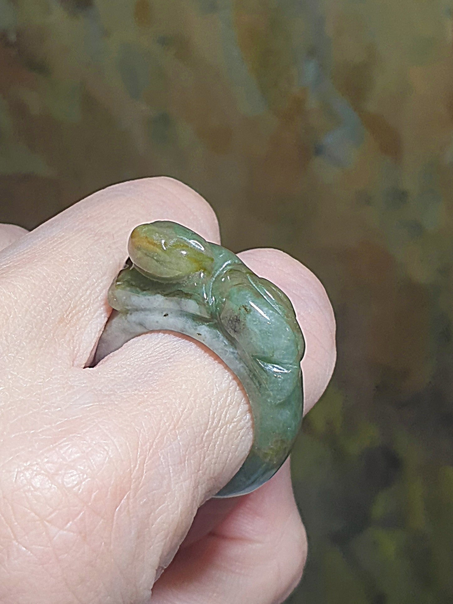 20mm Type A Jadeite yellowish greenish big Pi Xiu Jade ring/thumb ring (with certificate) 20毫米翡翠浅绿带黄翡貔貅大戒指/扳指(带证书)