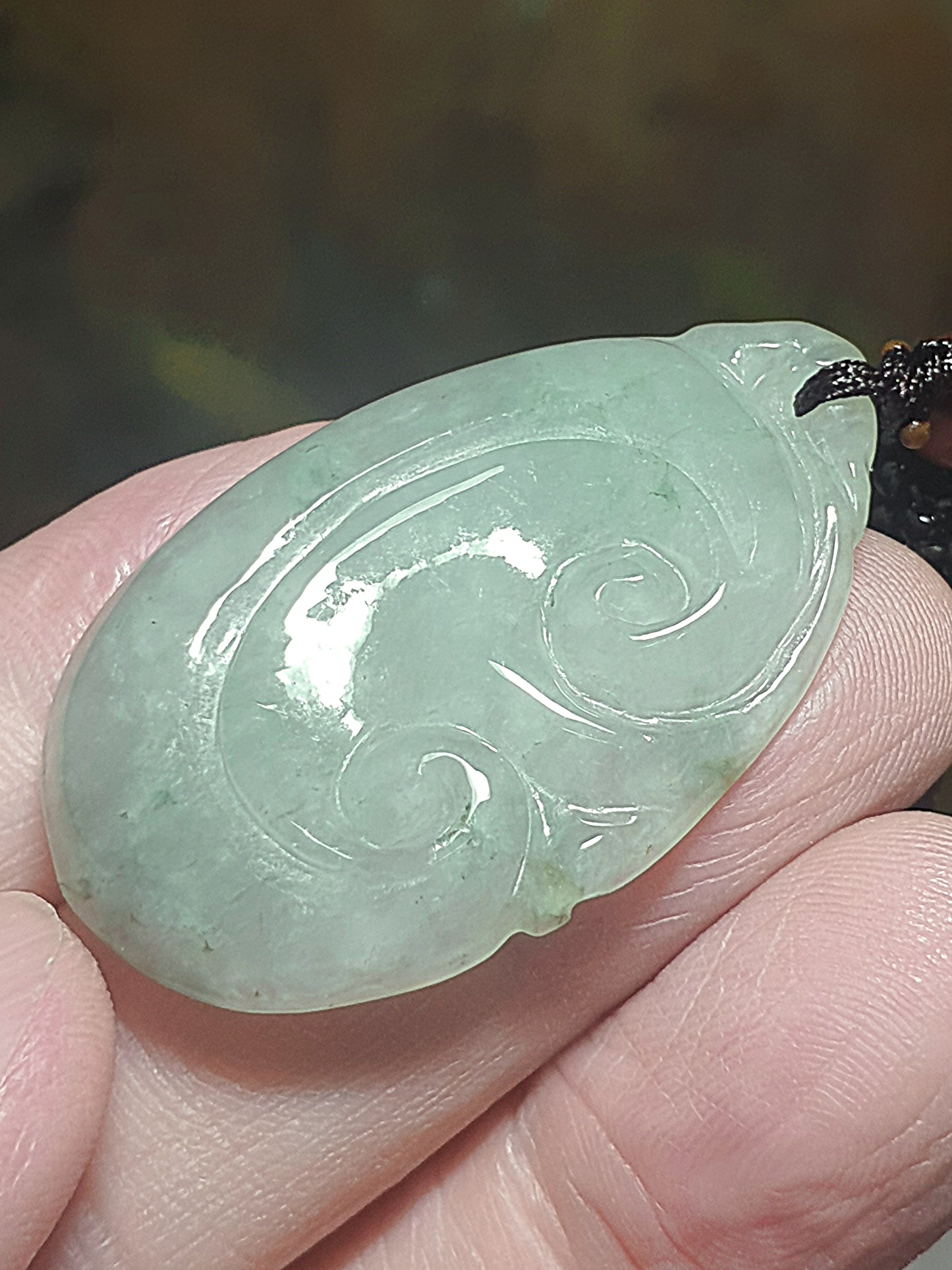 Type A Jadeite light green both sides carvings Ruyi Jade pendant (with certificate) 翡翠淡绿双面雕刻如意吊坠(带证书)