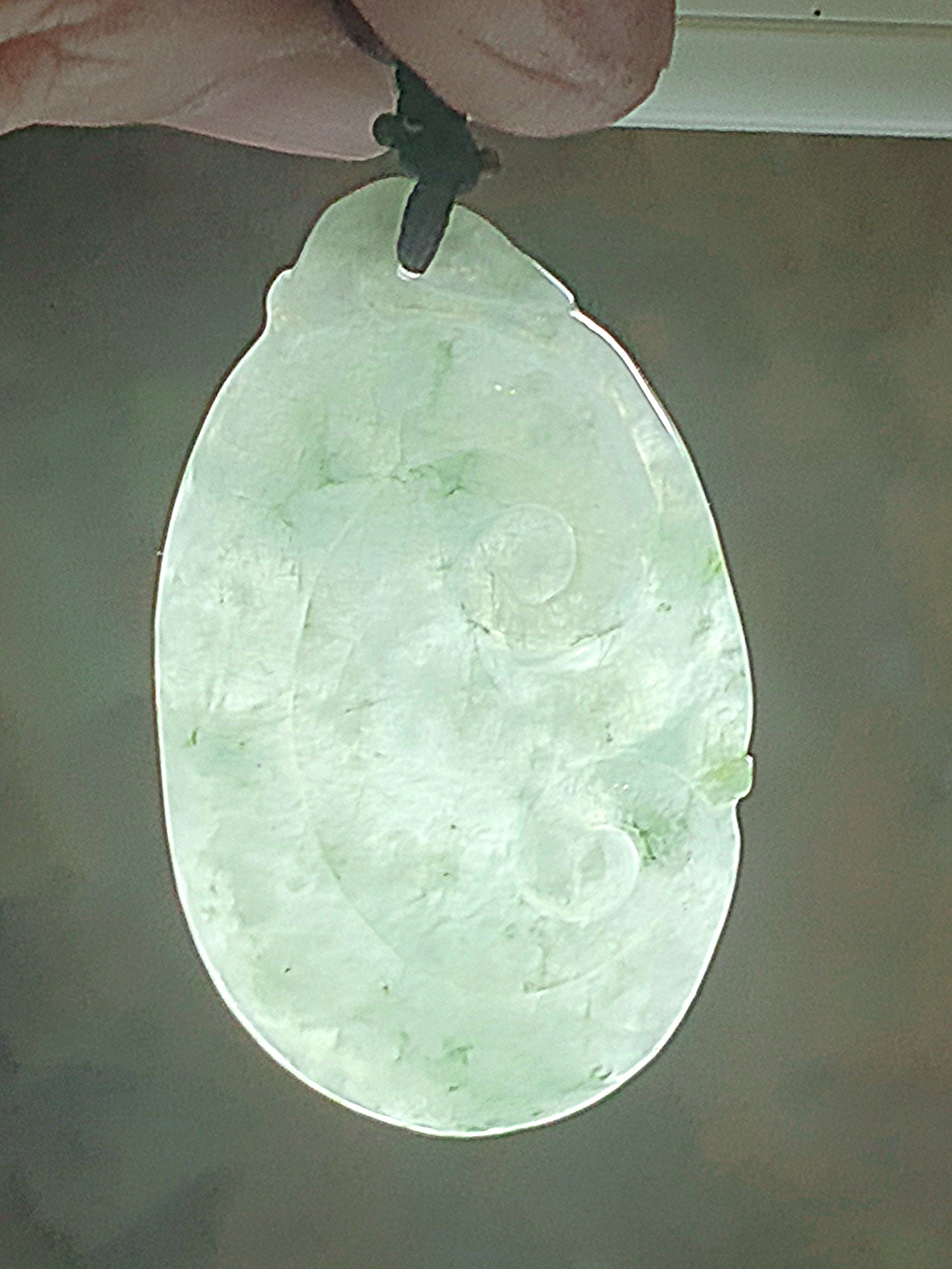 Type A Jadeite light green both sides carvings Ruyi Jade pendant (with certificate) 翡翠淡绿双面雕刻如意吊坠(带证书)