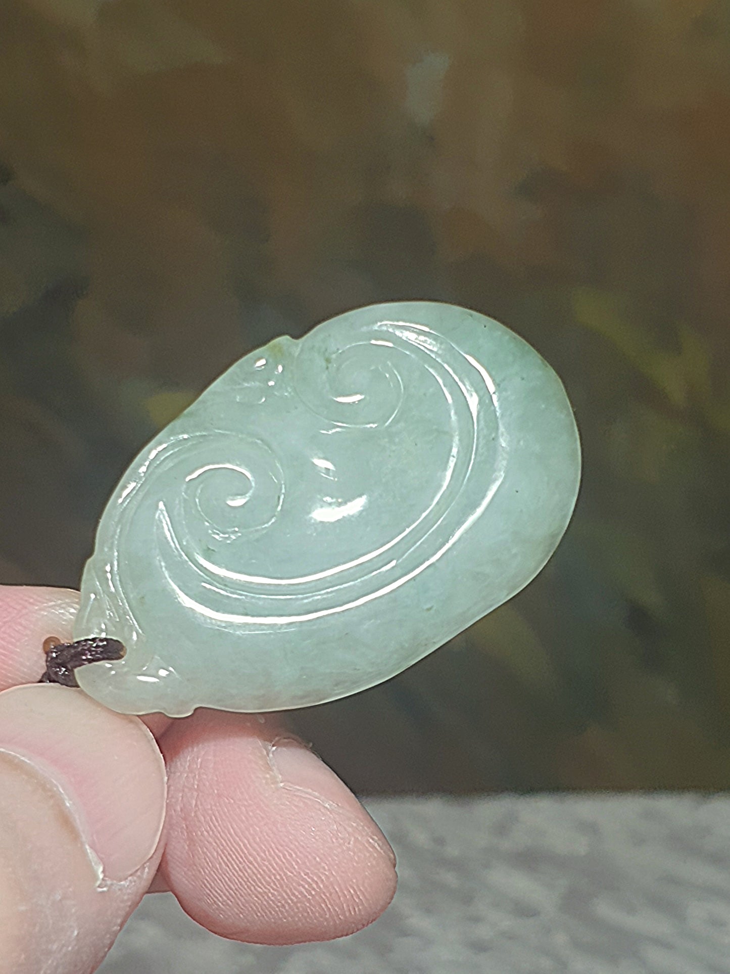 Type A Jadeite light green both sides carvings Ruyi Jade pendant (with certificate) 翡翠淡绿双面雕刻如意吊坠(带证书)
