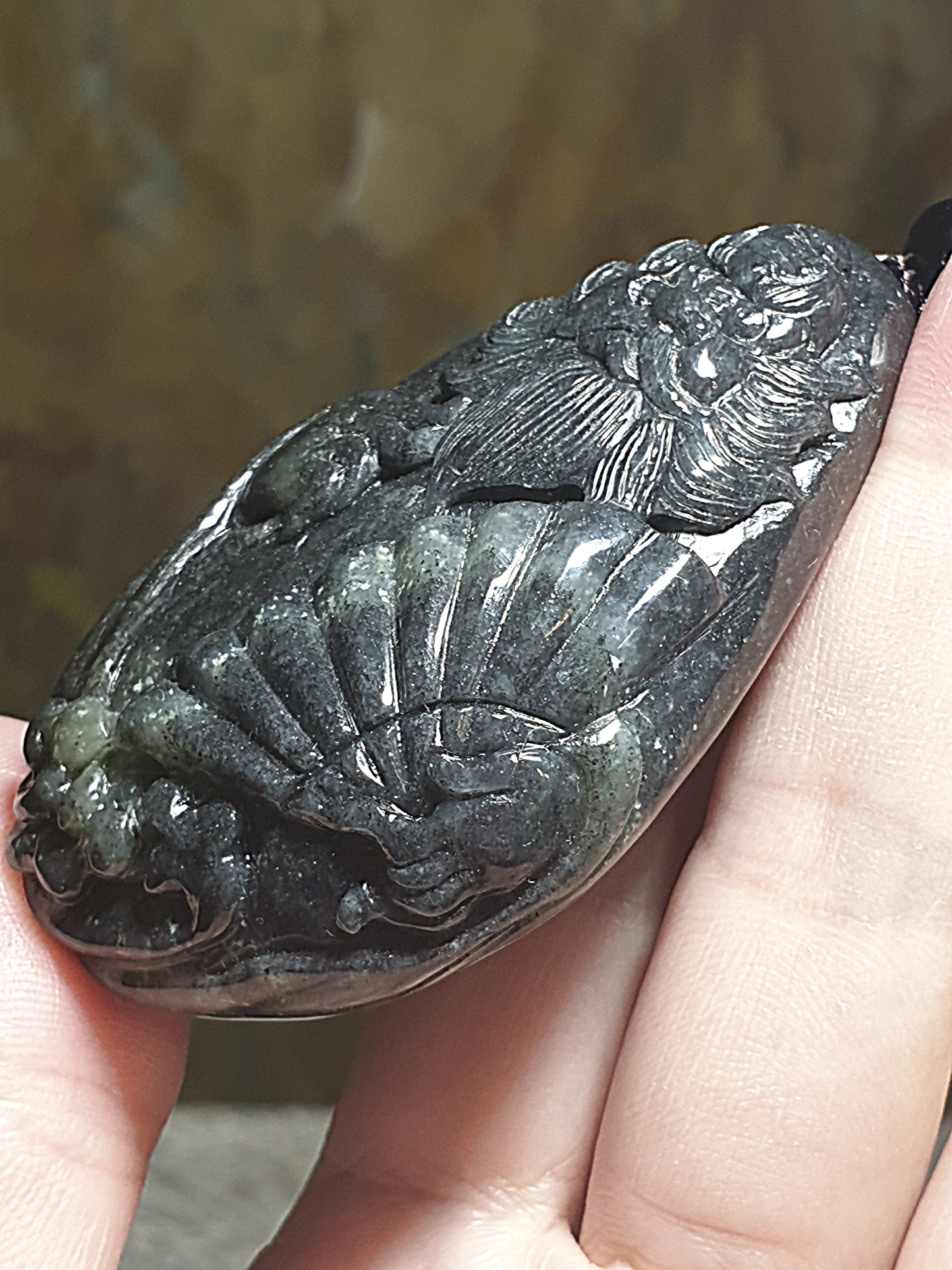Premium Pebble Nephrite Qinghua ink black hand carved Zhong Kui palmstone (with certificate) 和田玉青花籽玉聚墨如黑全手工雕刻钟馗手把(带证书)