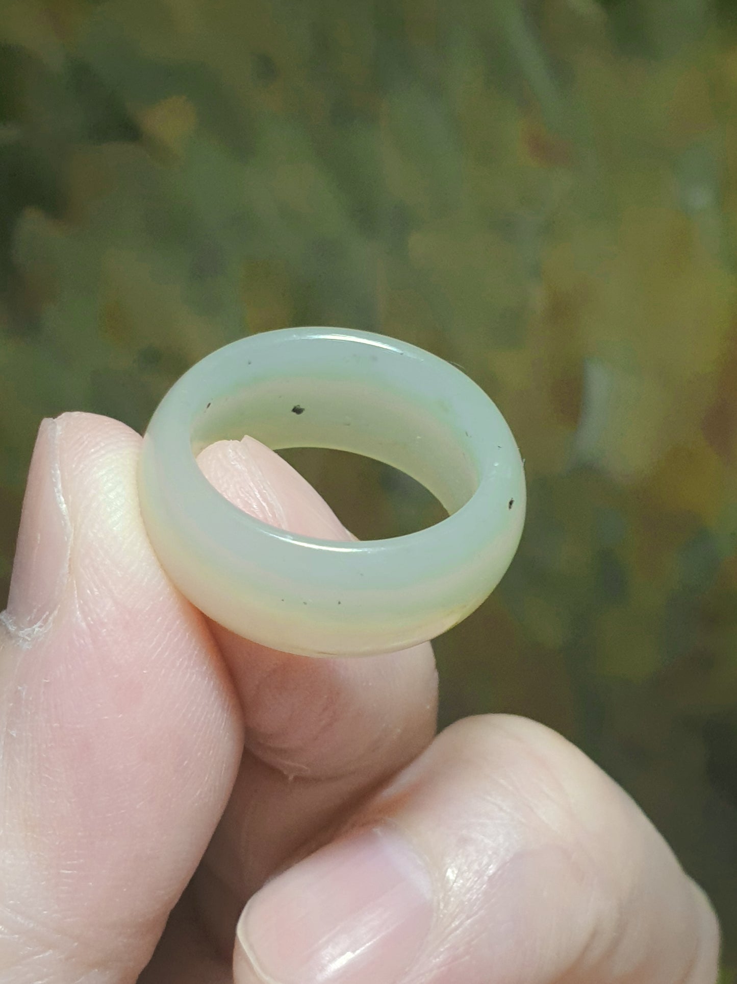 17.6mm Nephrite very light green & caramel brown Jade ring (with certificate) 17.6毫米和田玉浅青白带糖戒指(带证书)