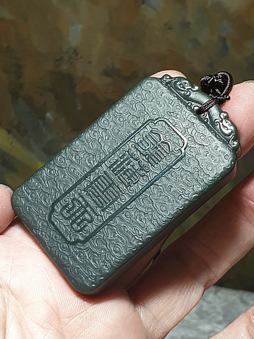 Premium natural deep greenish Nephrite double sides carvings Guan Gong, Dragon, Auspicious Clouds and in Ancient Chinese "Supremely Honourable & Righteous" pendant/handheld (with certificate) 和田玉塔青深绿双面雕刻关公、龙、祥云吊坠/手把(带证书) ~~~ 义薄云天 保家卫国