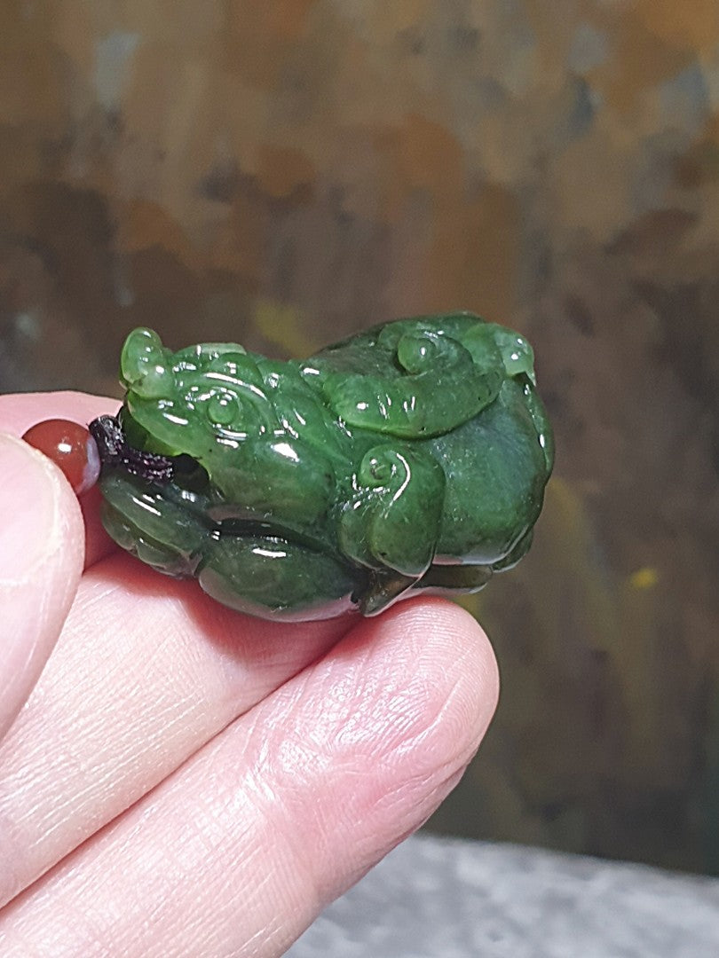 Natural Nephrite strong spinach green with yellow hue hand carved 3-dimensional Pi Xiu Jade pendant/handheld(with certificate) 和田玉碧玉乌兰海黄调菠菜绿纯手工雕刻立体貔貅吊坠/手把(附证书)