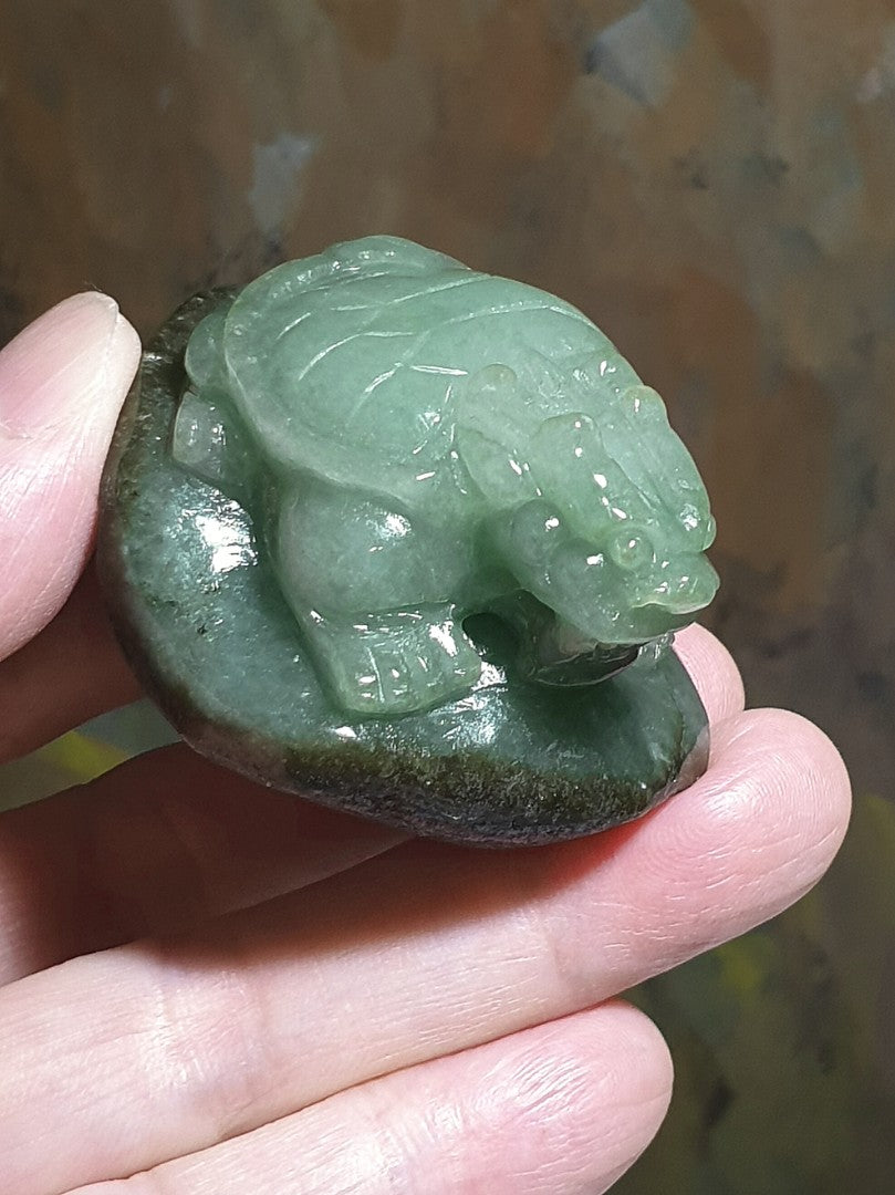 Type A Jadeite light greenish with "Jade skin" Dragon-Tortoise palmstone/small display (with certificate) 翡翠浅绿带原玉皮龙龟小把件/小摆设(带证书)