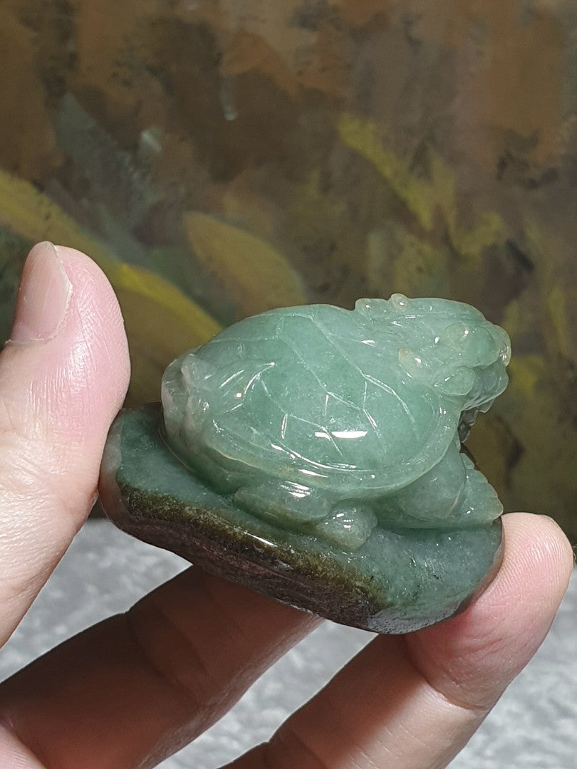 Type A Jadeite light greenish with "Jade skin" Dragon-Tortoise palmstone/small display (with certificate) 翡翠浅绿带原玉皮龙龟小把件/小摆设(带证书)