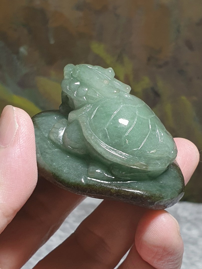 Type A Jadeite light greenish with "Jade skin" Dragon-Tortoise palmstone/small display (with certificate) 翡翠浅绿带原玉皮龙龟小把件/小摆设(带证书)