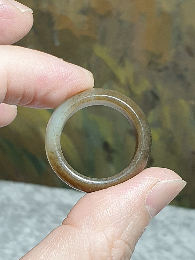 20mm Premium Nephrite two tones whitish & caramel brownish Jade ring/small thumb ring (with certificate) 20毫米和田玉糖白双色戒指/小扳指(带证书)