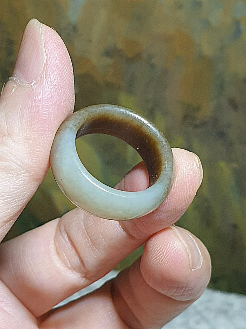 20mm Premium Nephrite two tones whitish & caramel brownish Jade ring/small thumb ring (with certificate) 20毫米和田玉糖白双色戒指/小扳指(带证书)