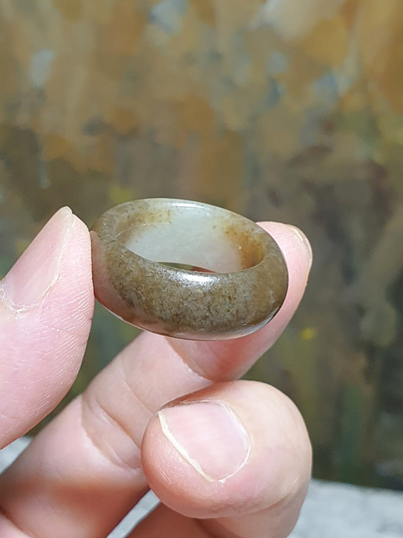 20mm Premium Nephrite two tones whitish & caramel brownish Jade ring/small thumb ring (with certificate) 20毫米和田玉糖白双色戒指/小扳指(带证书)