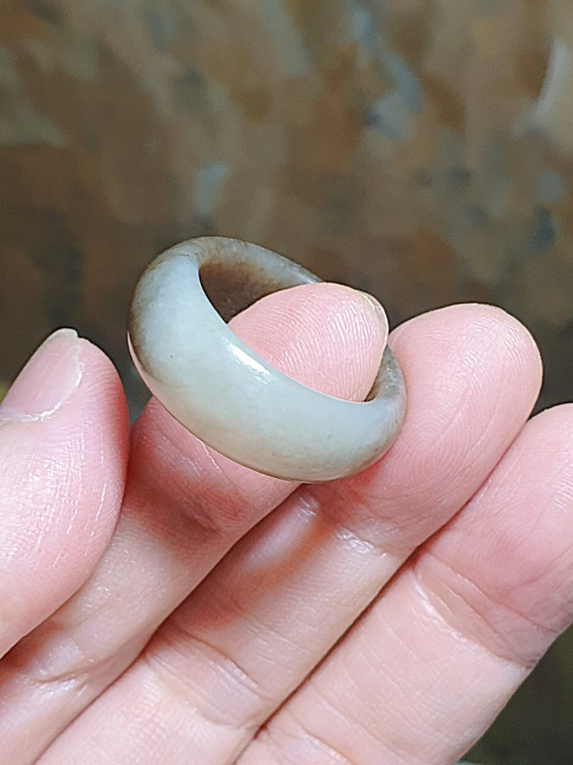 20mm Premium Nephrite two tones whitish & caramel brownish Jade ring/small thumb ring (with certificate) 20毫米和田玉糖白双色戒指/小扳指(带证书)