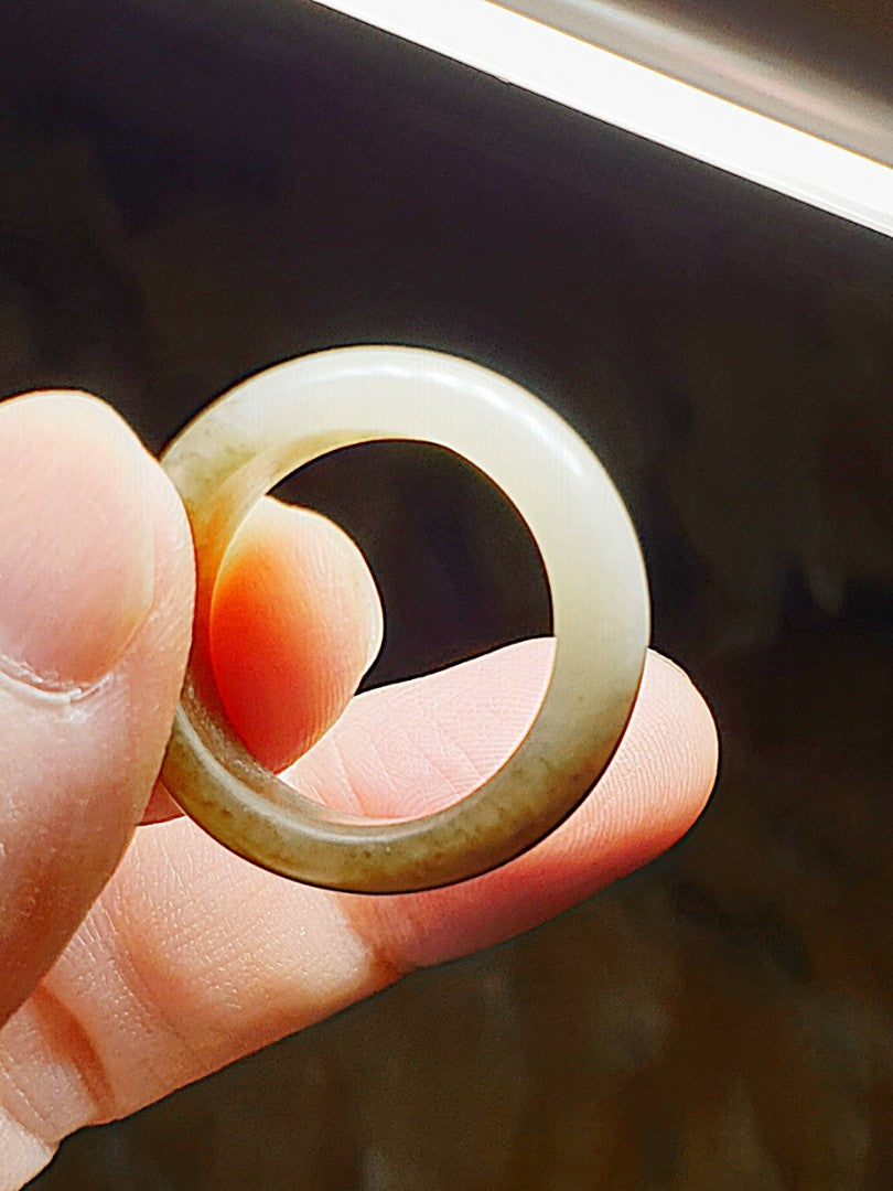 20mm Premium Nephrite two tones whitish & caramel brownish Jade ring/small thumb ring (with certificate) 20毫米和田玉糖白双色戒指/小扳指(带证书)