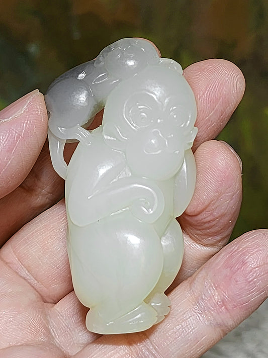 Exquisite natural Nephrite two tones 3 dimensional Monkeys Jade handheld (with certificate) 精品和田玉高青白烟灰双色巧雕立体猴子王手把(带证书)