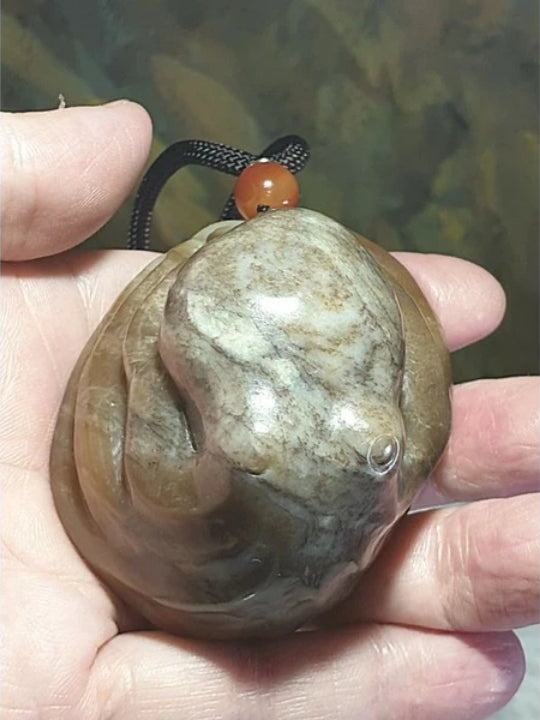 Gegegems Collection exquisite whitish & multiple tones caramel brownish Nephrite Octopus and ancient Chinese coins Jade handheld/display (with certificate) 和田玉且末糖白精品八方来财(八爪鱼、铜钱)大手把/小摆件(带证书)