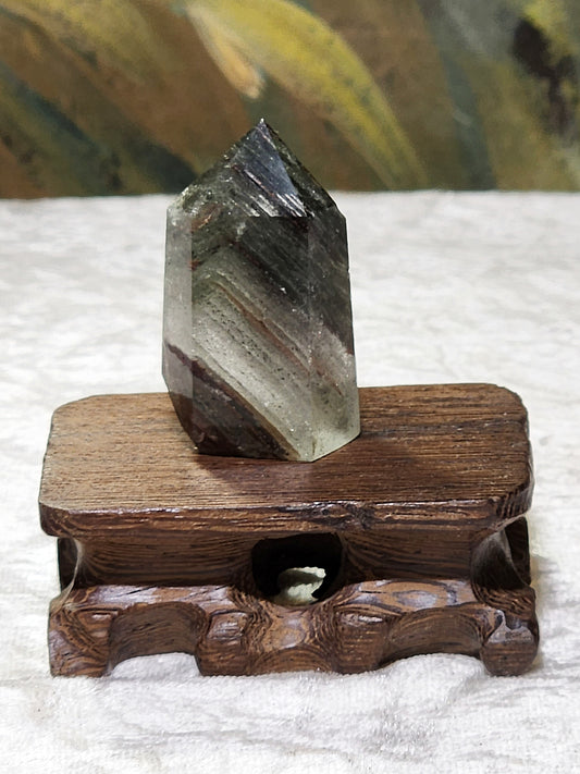 42mm Polished Green Phantom Quartz point with multiple layers of "mountains" inclusion [Natural Crystal] 42毫米绿幽灵千层山水晶柱