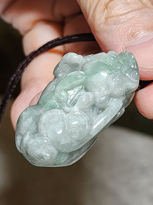 Premium Type A Jadeite 3 dimensional Pi Xiu and ancient coin pendant (with certificate)优质翡翠立体貔貅铜钱吊坠(帶证书)