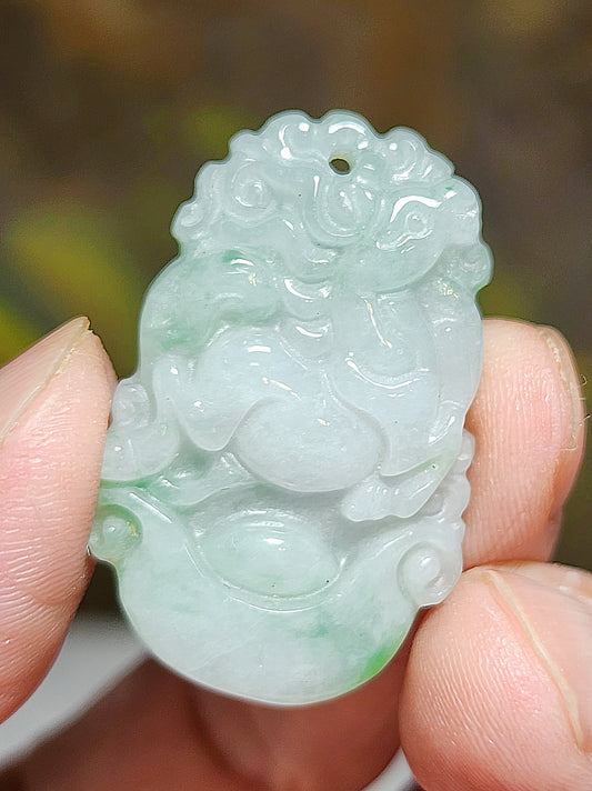 Type A Jadeite Chinese Zodiac Horse pendant (free necklace cord) 翡翠生肖马吊坠(送項链绳)