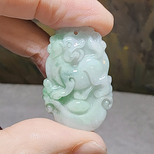 Type A Jadeite Chinese Zodiac Dog pendant (free necklace cord) 翡翠生肖狗吊坠(送項链绳)