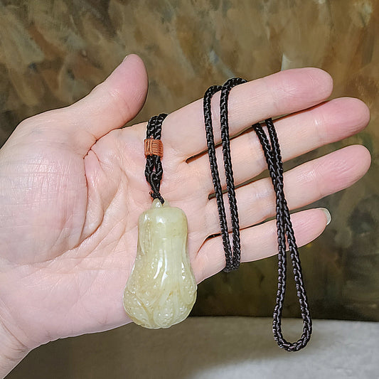 Gegegems Collection Premium Nephrite light caramel brown greenish yellow hue large Chinese Cabbage (Dai Baicai) Jade pendant (with certificate) 优质和田玉且末糖青黄口大发财(白菜)吊坠(带证书)