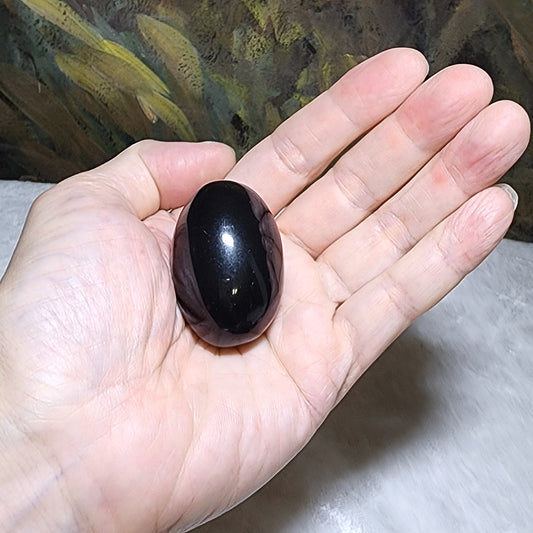 4.5cm Narmada Black Shiva Lingam handheld [Natural Crystal]