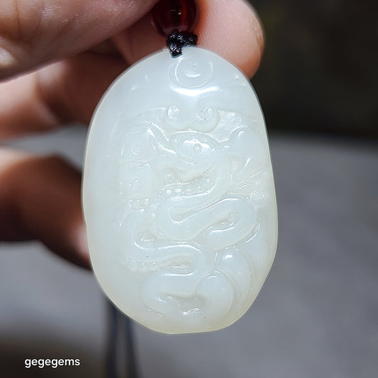 Premium Nephrite good greasiness white Snake Jade pendant (with certificate) 精品和田玉润白蛇吊坠(带证书)