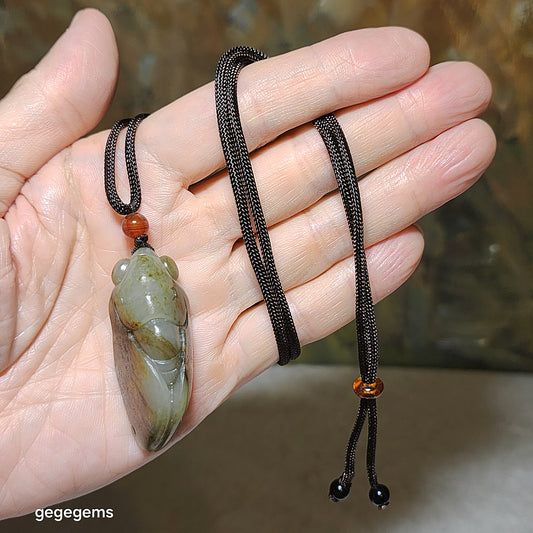 Gegegems Collection Pebble Nephrite with original "Jade Skin" 3 dimensional Cicada pendant (with certificate) 和田玉籽玉原皮巧雕立体蝉一鸣惊人吊坠(带证书)