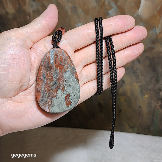 65 grams Baoshan Nan Hong Da Heidong with "skin" natural Landscape pattern pendant 保山南红大黑洞带皮天然山水图案大吊坠