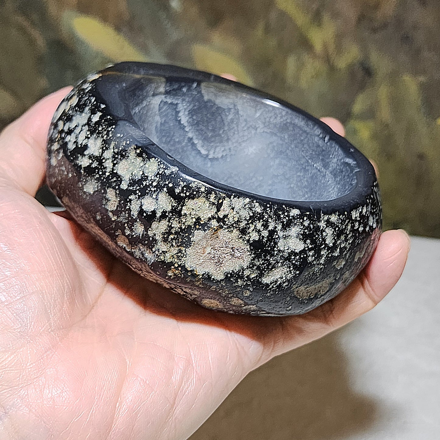 625 grams Natural Black Agate crystal bowl home/office decor ash tray [Natural Crystal] 天然黑玛瑙水晶碗家居辦工室小摆设烟灰缸