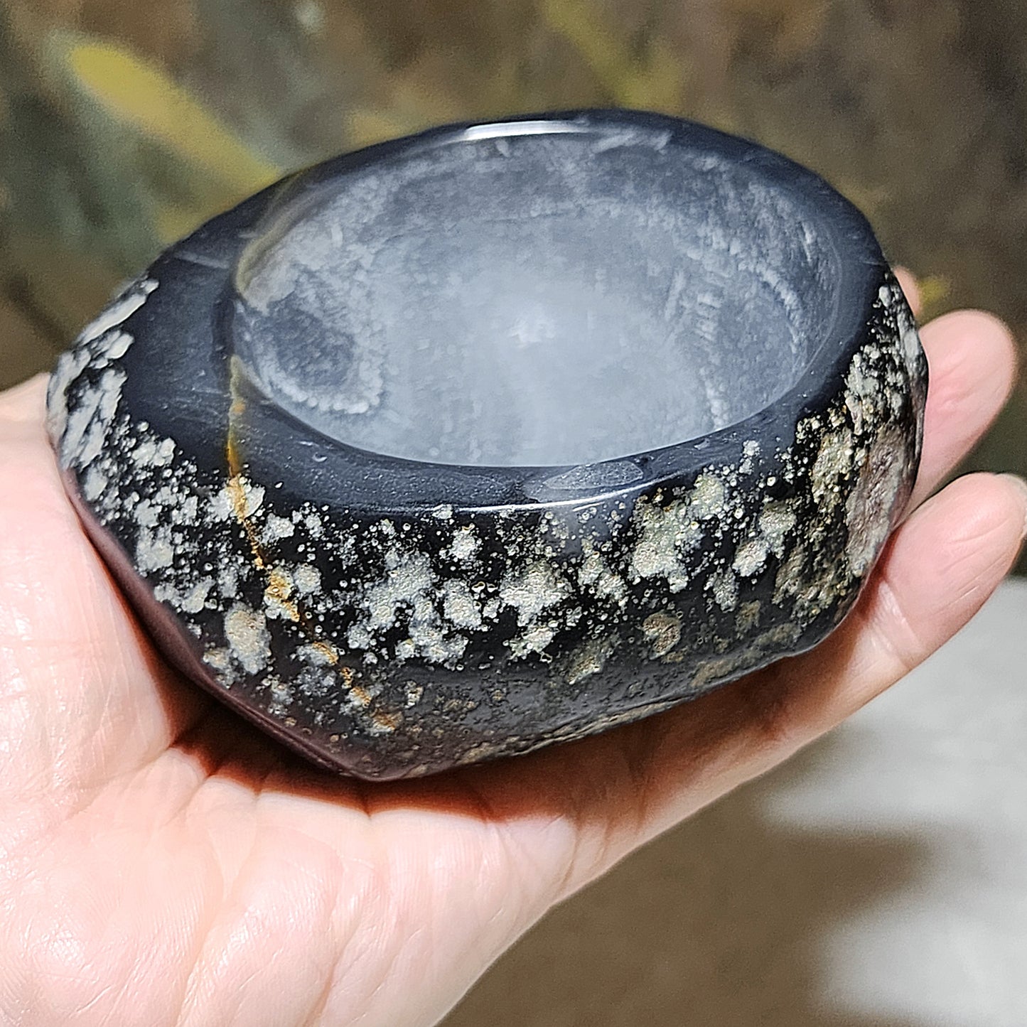 625 grams Natural Black Agate crystal bowl home/office decor ash tray [Natural Crystal] 天然黑玛瑙水晶碗家居辦工室小摆设烟灰缸