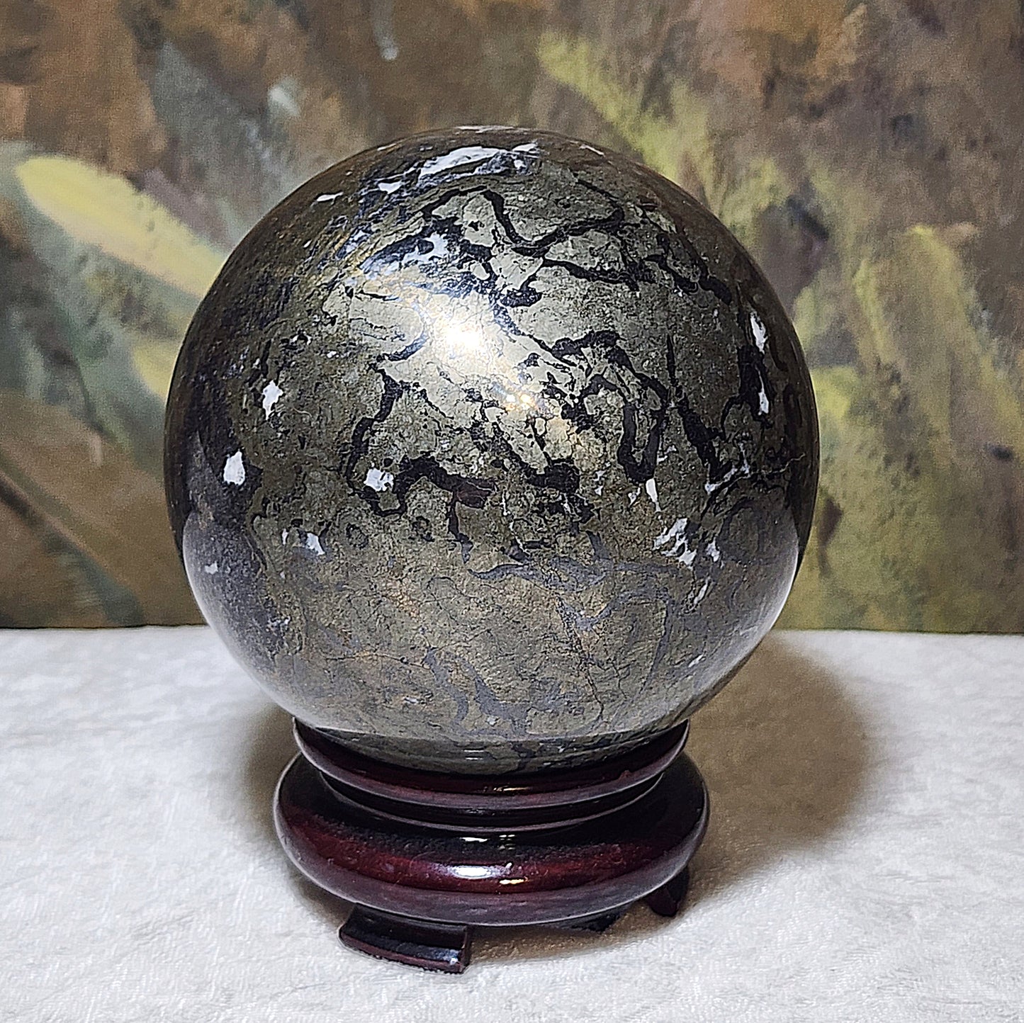 1.95 kg Premium old mine Pyrite globe ball home/workplace decor [Natural Crystal] 优质黄铁矿老料家居摆设风水球