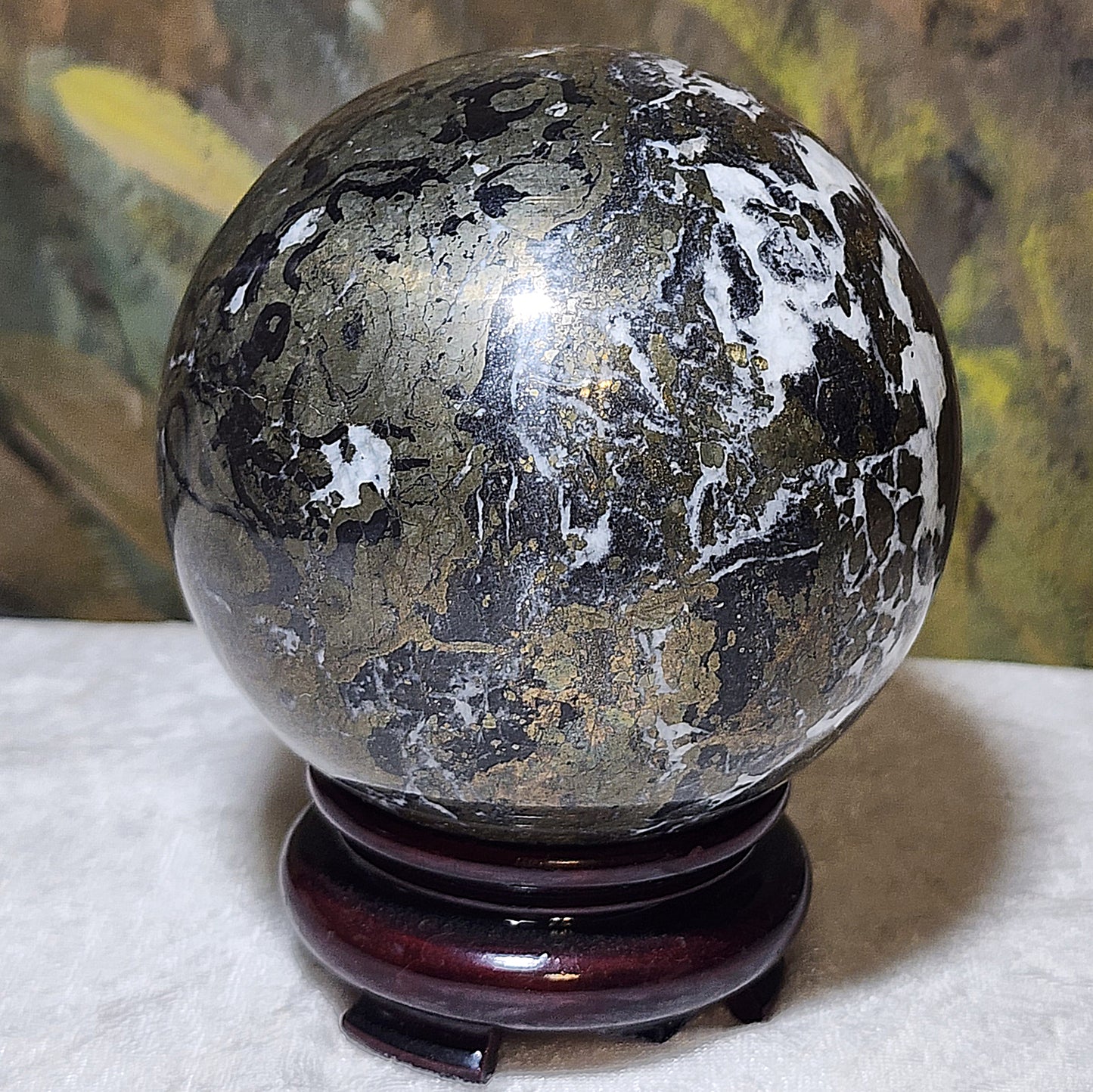 1.95 kg Premium old mine Pyrite globe ball home/workplace decor [Natural Crystal] 优质黄铁矿老料家居摆设风水球