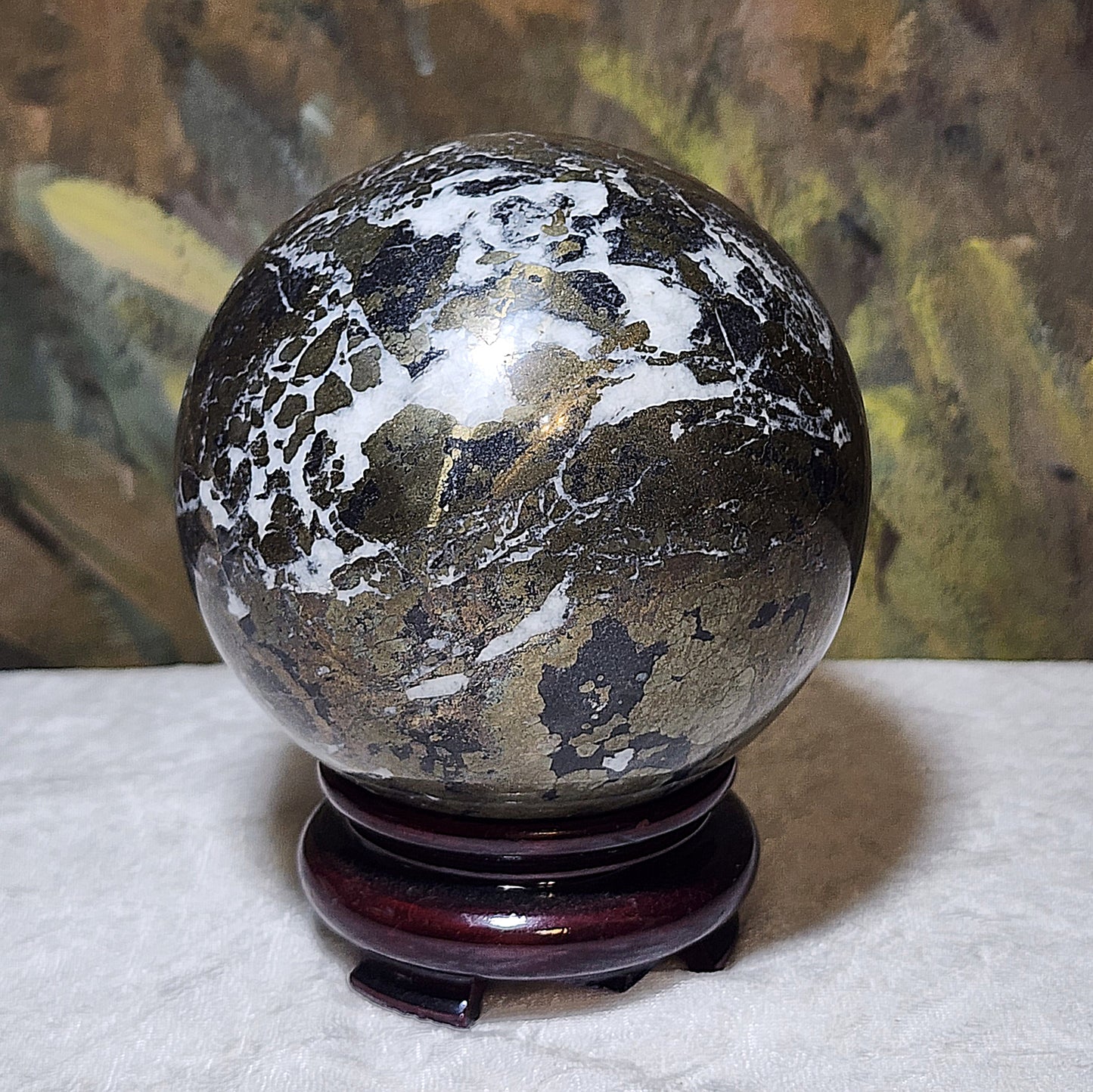 1.95 kg Premium old mine Pyrite globe ball home/workplace decor [Natural Crystal] 优质黄铁矿老料家居摆设风水球