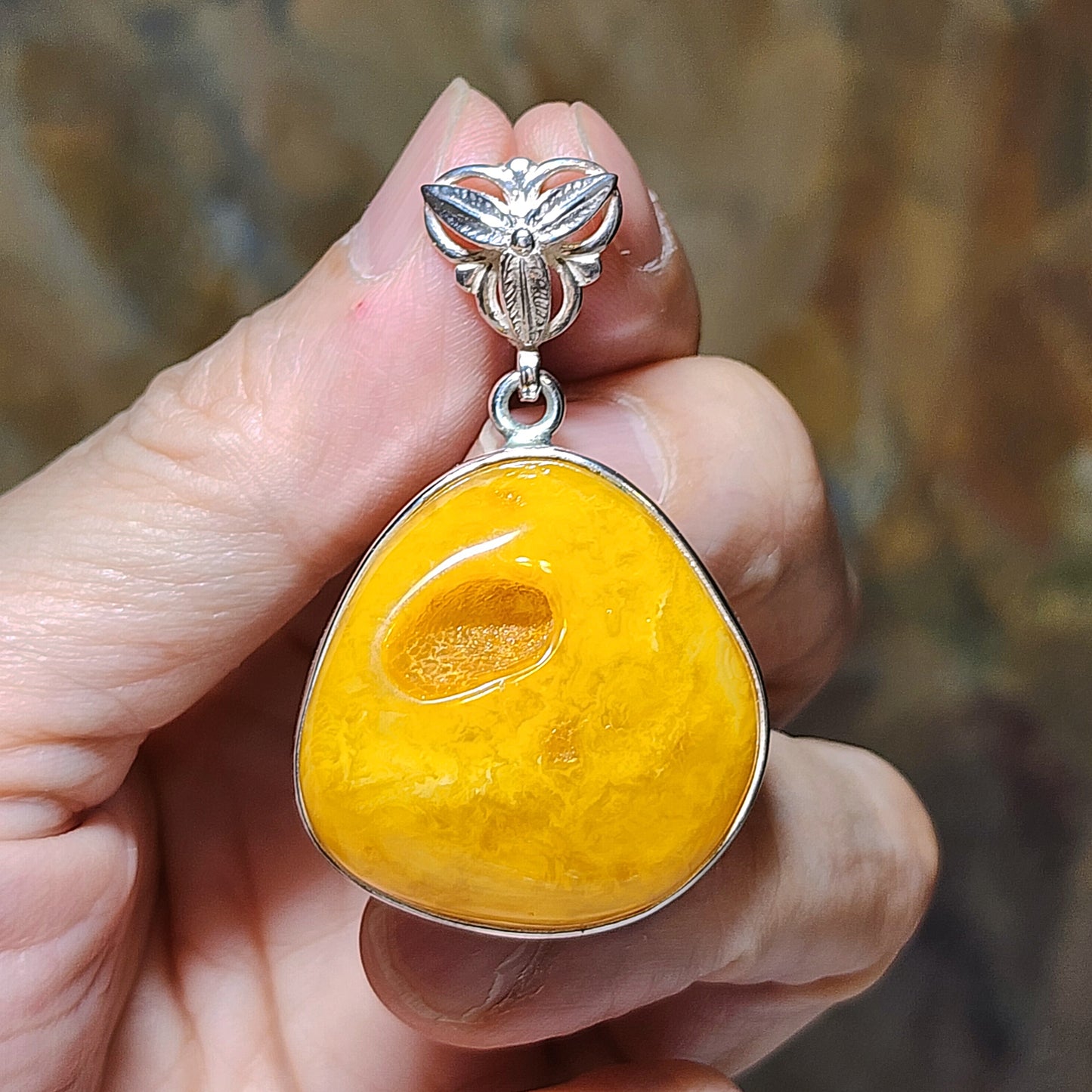 13.48 grams Premium natural Butterscotch Amber pendant set with 925 silver [Natural Crystal] 精品天然蜜腊925银吊坠