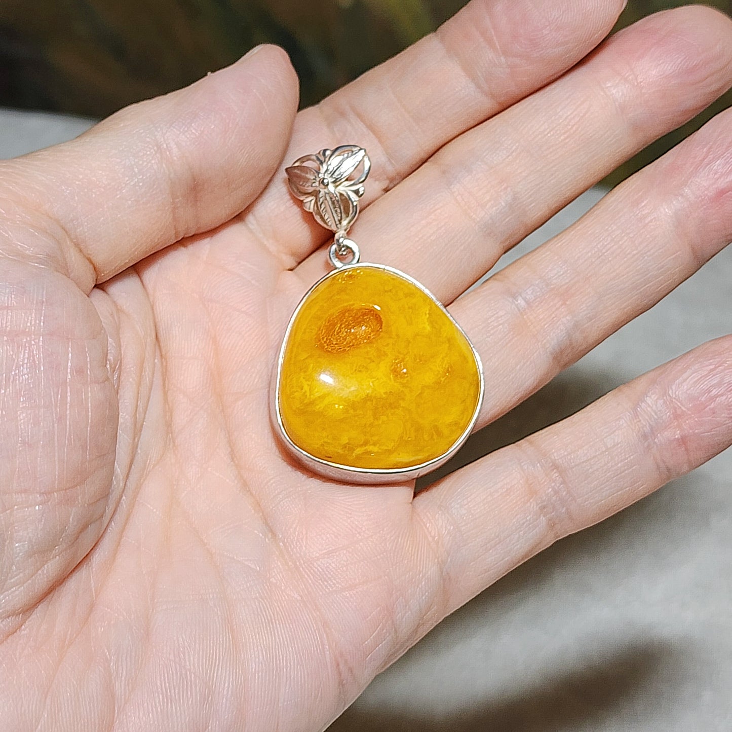 13.48 grams Premium natural Butterscotch Amber pendant set with 925 silver [Natural Crystal] 精品天然蜜腊925银吊坠