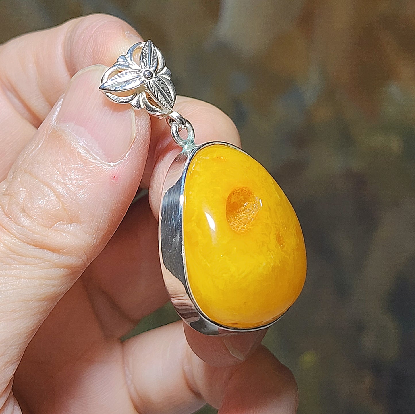 13.48 grams Premium natural Butterscotch Amber pendant set with 925 silver [Natural Crystal] 精品天然蜜腊925银吊坠