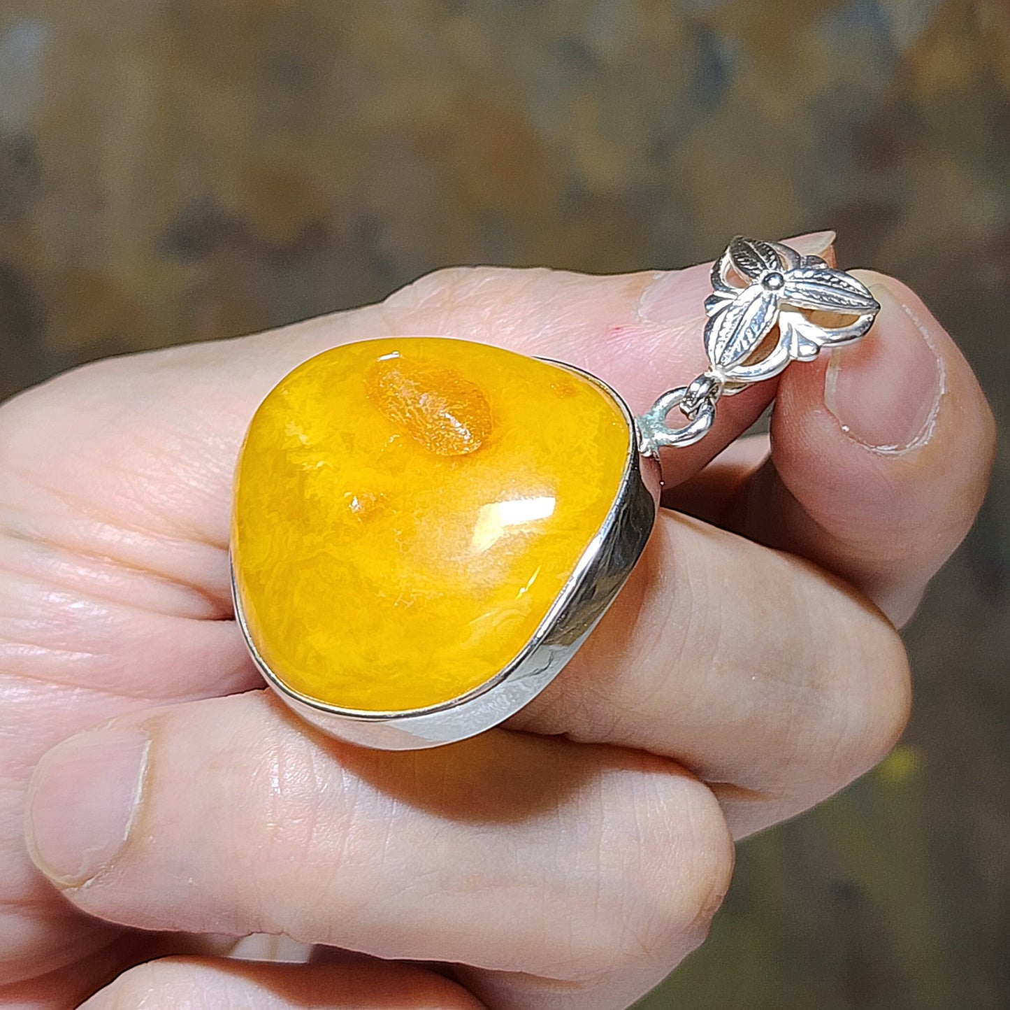 13.48 grams Premium natural Butterscotch Amber pendant set with 925 silver [Natural Crystal] 精品天然蜜腊925银吊坠