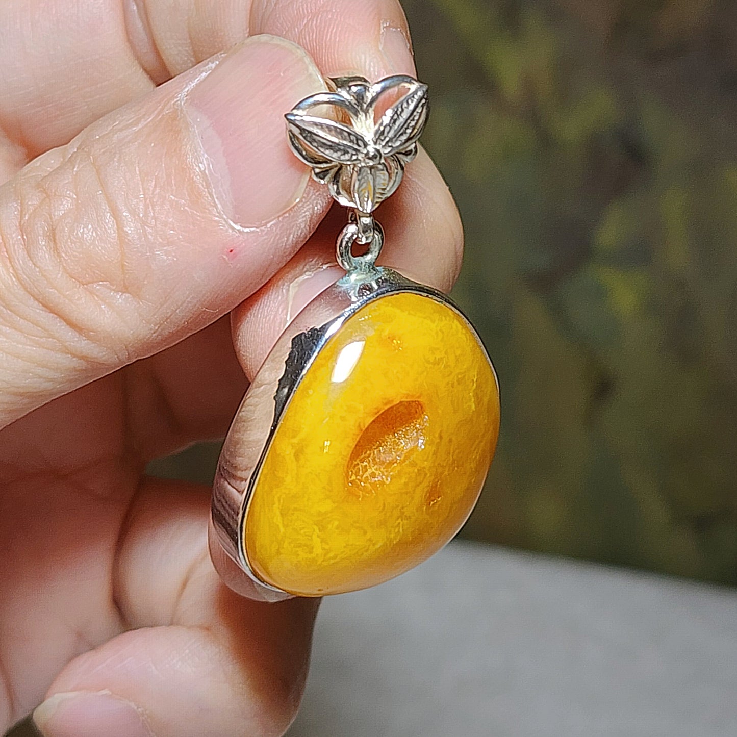 13.48 grams Premium natural Butterscotch Amber pendant set with 925 silver [Natural Crystal] 精品天然蜜腊925银吊坠