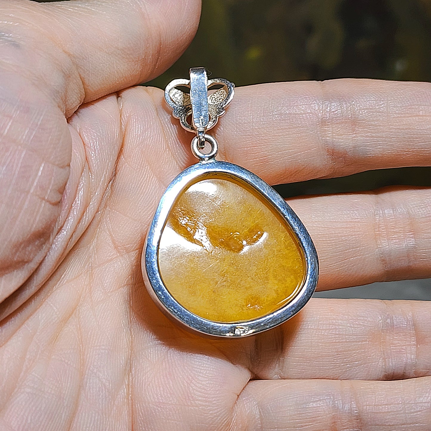 13.48 grams Premium natural Butterscotch Amber pendant set with 925 silver [Natural Crystal] 精品天然蜜腊925银吊坠