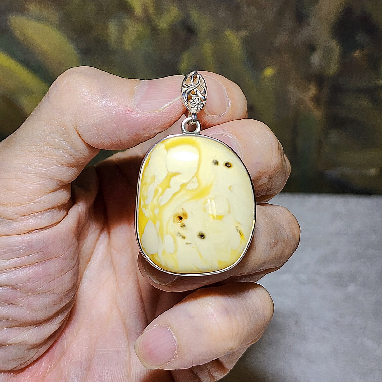 Gegegems Collection Butterscotch Amber whitish yellowish pendant set with 925 Silver [Natural Crystal]  精品蜜蜡白花蜡虫洞925银吊坠