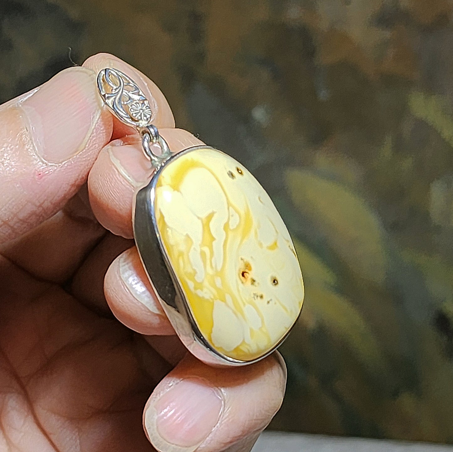 Gegegems Collection Butterscotch Amber whitish yellowish pendant set with 925 Silver [Natural Crystal]  精品蜜蜡白花蜡虫洞925银吊坠