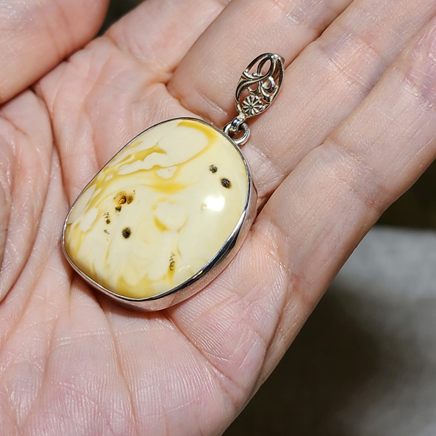 Gegegems Collection Butterscotch Amber whitish yellowish pendant set with 925 Silver [Natural Crystal]  精品蜜蜡白花蜡虫洞925银吊坠