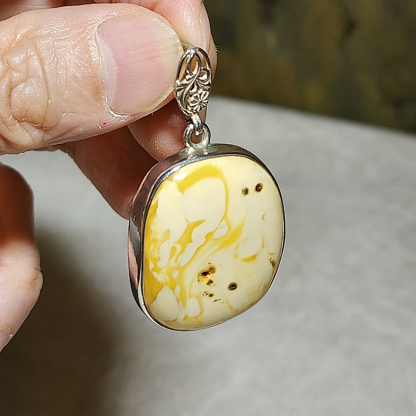 Gegegems Collection Butterscotch Amber whitish yellowish pendant set with 925 Silver [Natural Crystal]  精品蜜蜡白花蜡虫洞925银吊坠