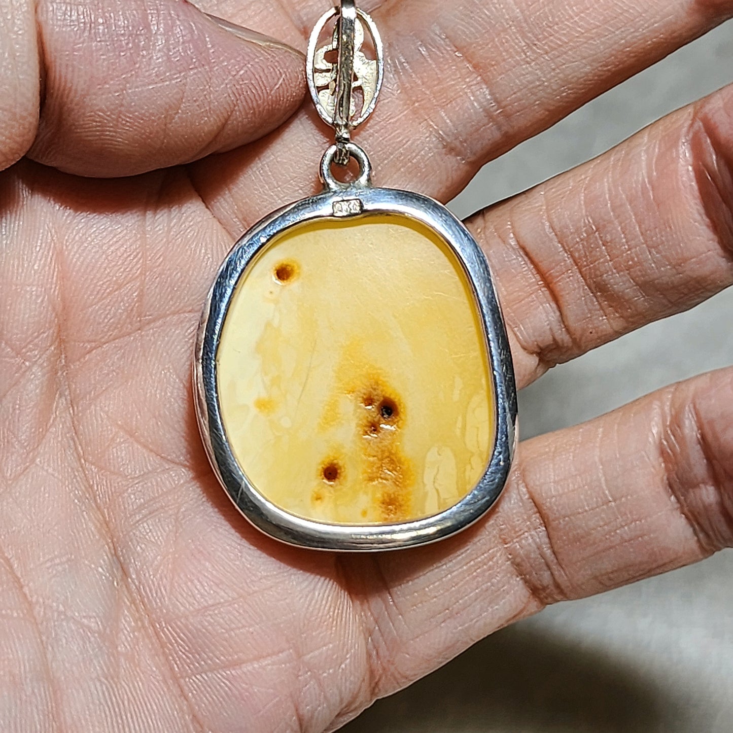 Gegegems Collection Butterscotch Amber whitish yellowish pendant set with 925 Silver [Natural Crystal]  精品蜜蜡白花蜡虫洞925银吊坠