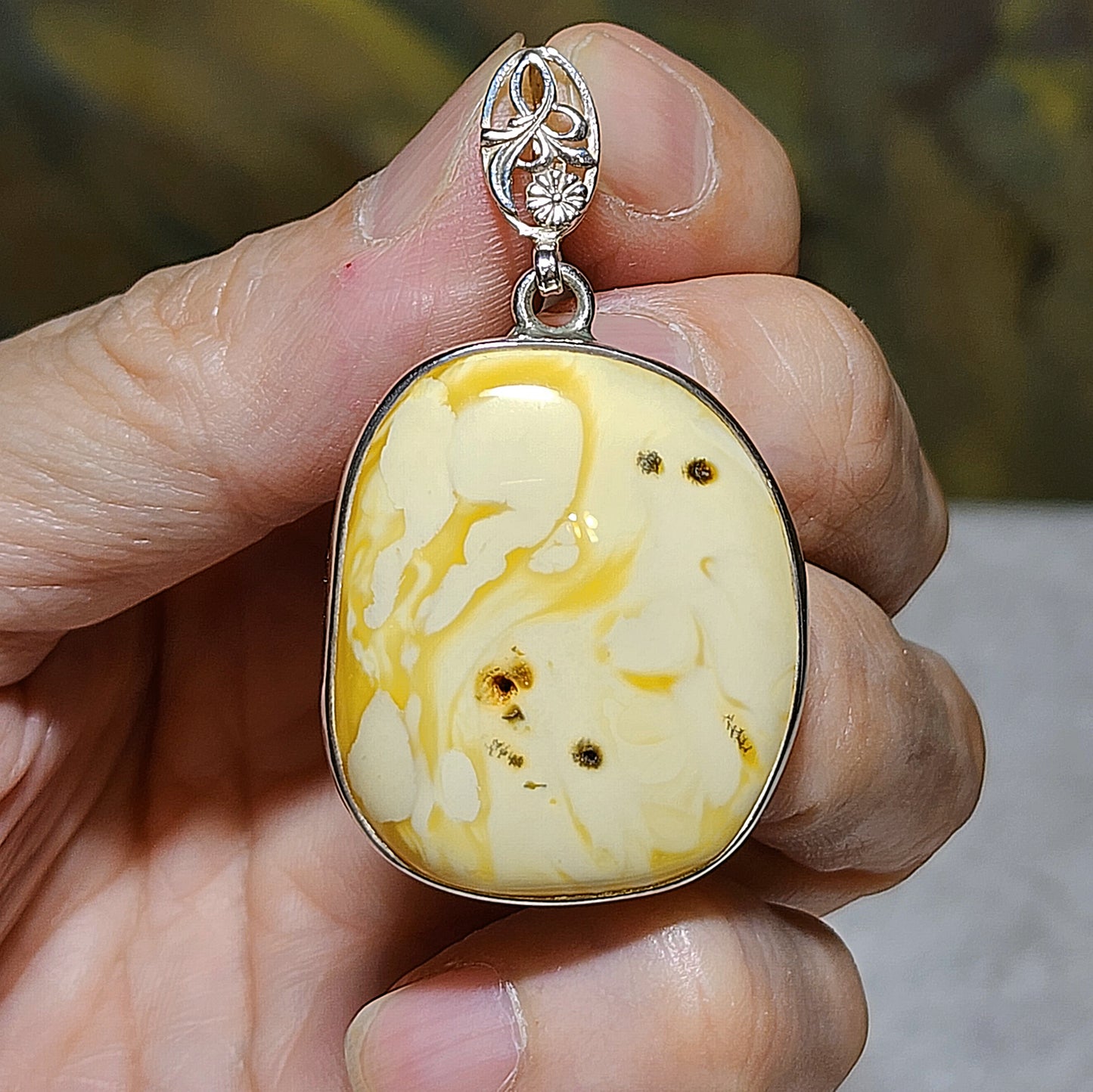 Gegegems Collection Butterscotch Amber whitish yellowish pendant set with 925 Silver [Natural Crystal]  精品蜜蜡白花蜡虫洞925银吊坠